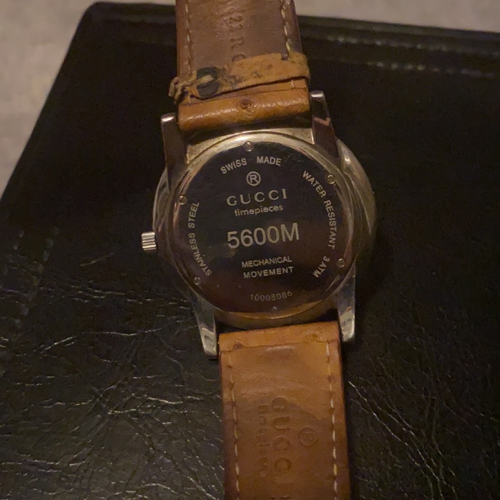 Gucci Watch needs new band and battery but works - Picture 2 of 3
